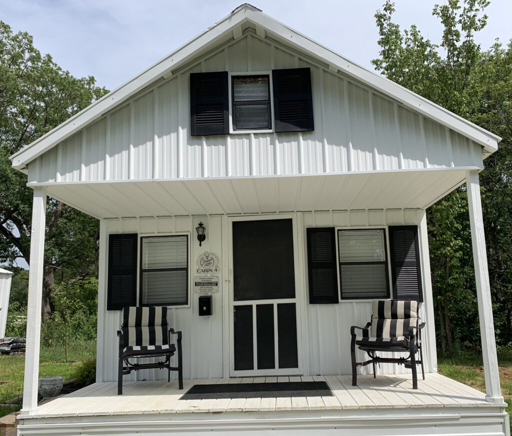 Young's Lodge Cabin 4